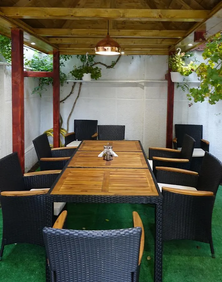 Vila A&B Bucarest 3*,
